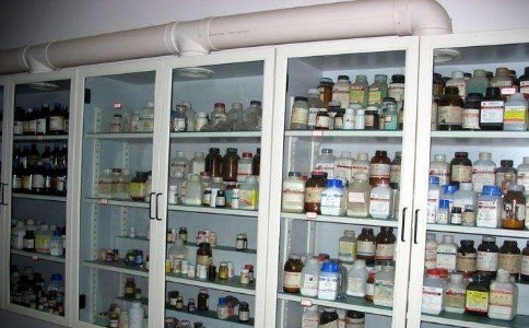 如何正確地使用成都藥品柜？